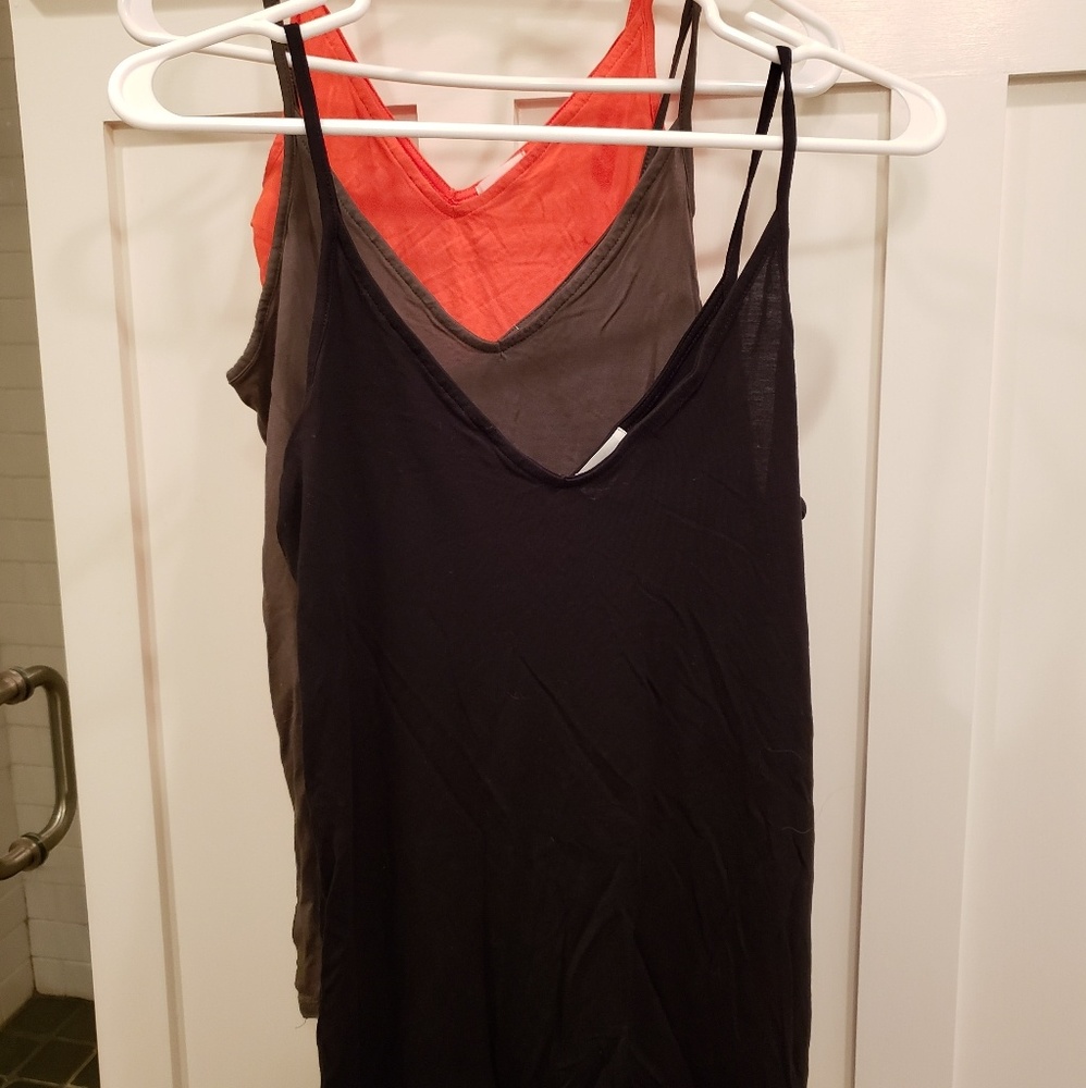 (3) Old Navy V Neck tank tops sz S